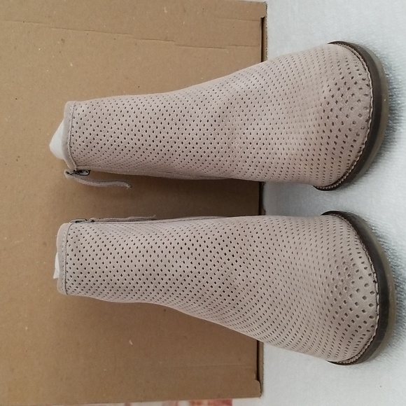 New dolce vita Josie Perforated Bootie - Picture 2 of 10